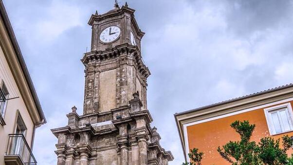Dzwonnica jest symbolem Avellino - Avellino | Secret World Trip Planner