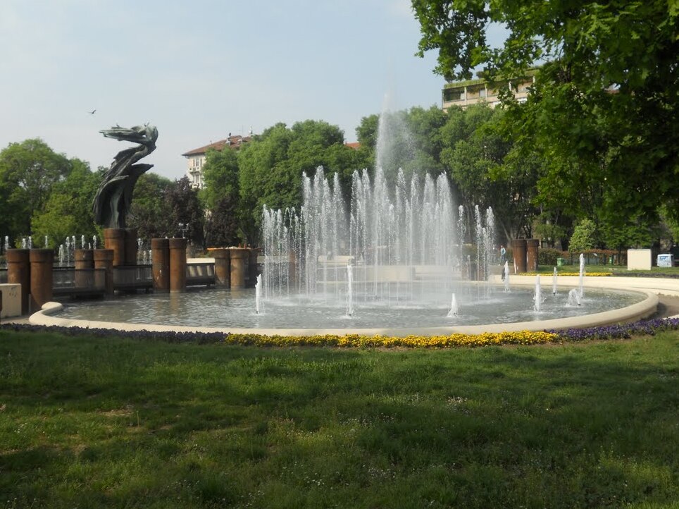 The fountain-monument to the Sailors of Italy - Milano | Secret World Trip Planner