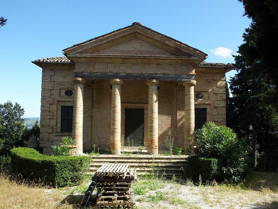 Château de Pelagallo et Monte Vidon Combatte - Monte Vidon Combatte | Secret World Trip Planner