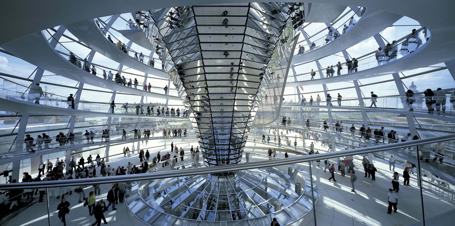 Bundestag w Berlinie - Berlino | Secret World Trip Planner