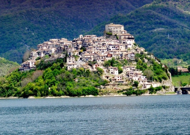 虎城 - Castel di Tora | Secret World Trip Planner