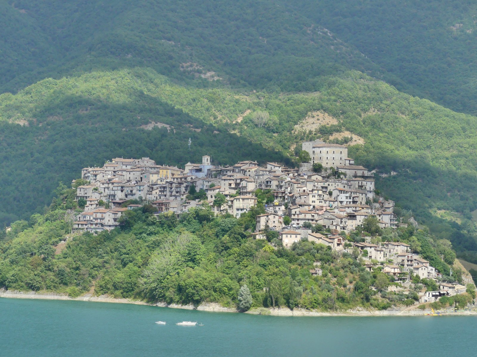 虎城 - Castel di Tora | Secret World Trip Planner