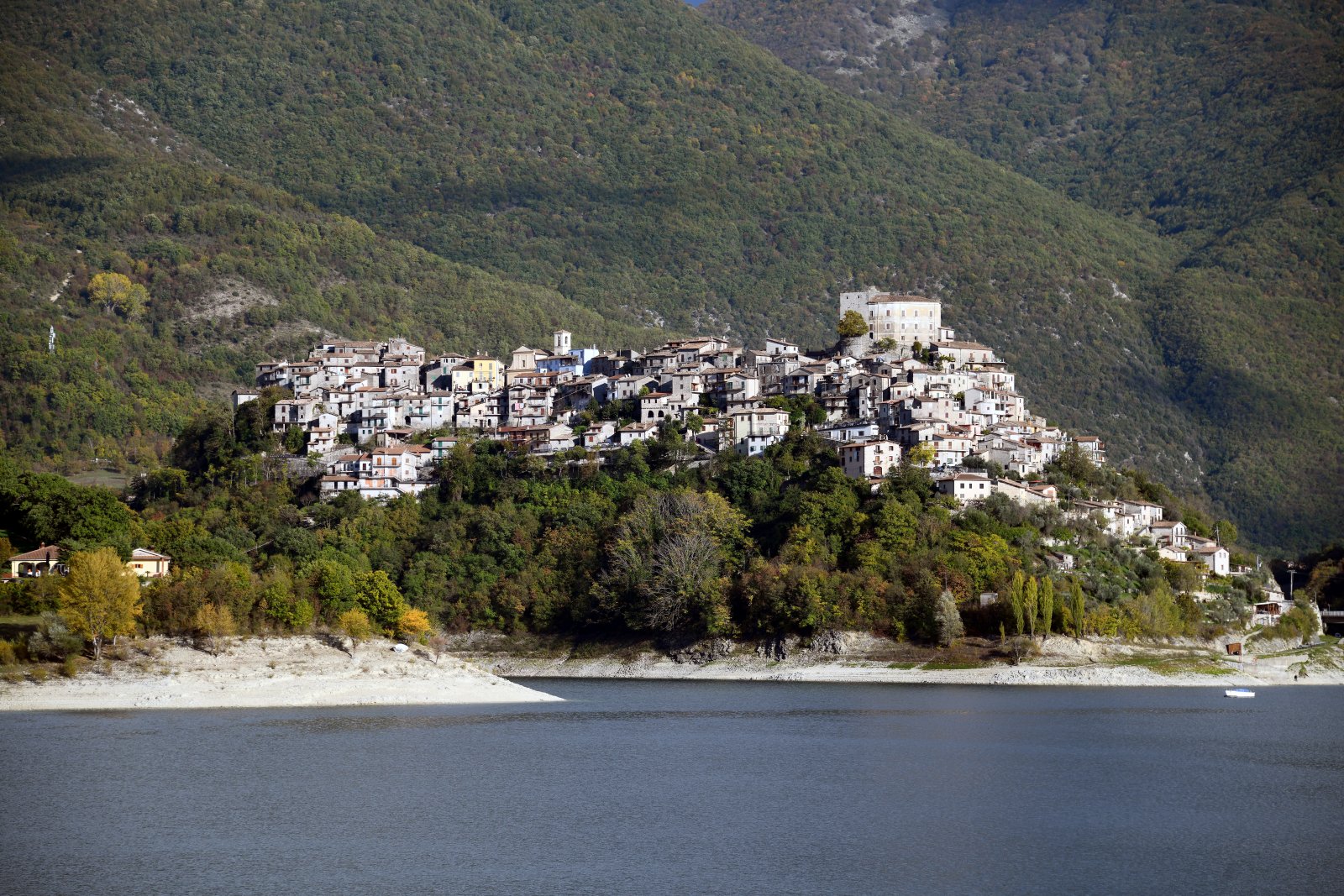 虎城 - Castel di Tora | Secret World Trip Planner
