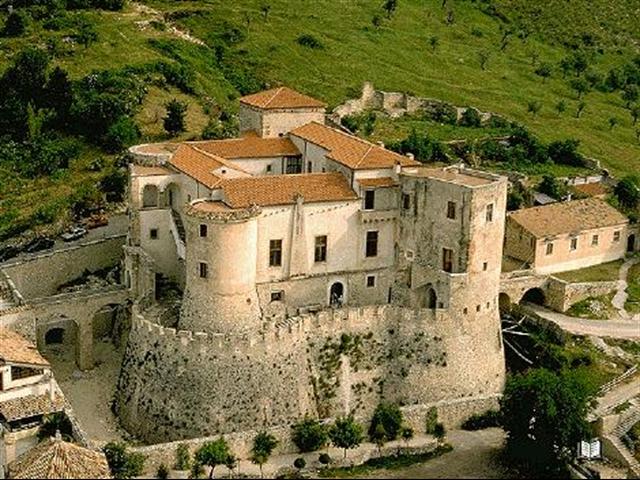 Kasteel Pandone - Cerro al Volturno IS | Secret World Trip Planner