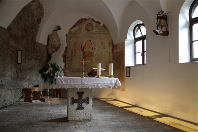 Hermitage van St Columba - Trambileno | Secret World Trip Planner