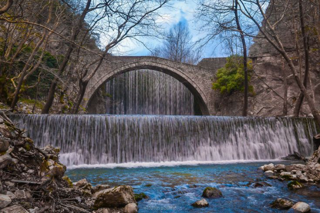 Pont et cascade de Palaiokarya en Thessalie - Epar.Od. Paleokarias-Ropotou | Secret World Trip Planner