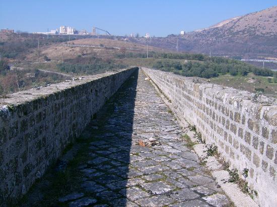 Aquaduct Van Carolino - Valle di Maddaloni | Secret World Trip Planner