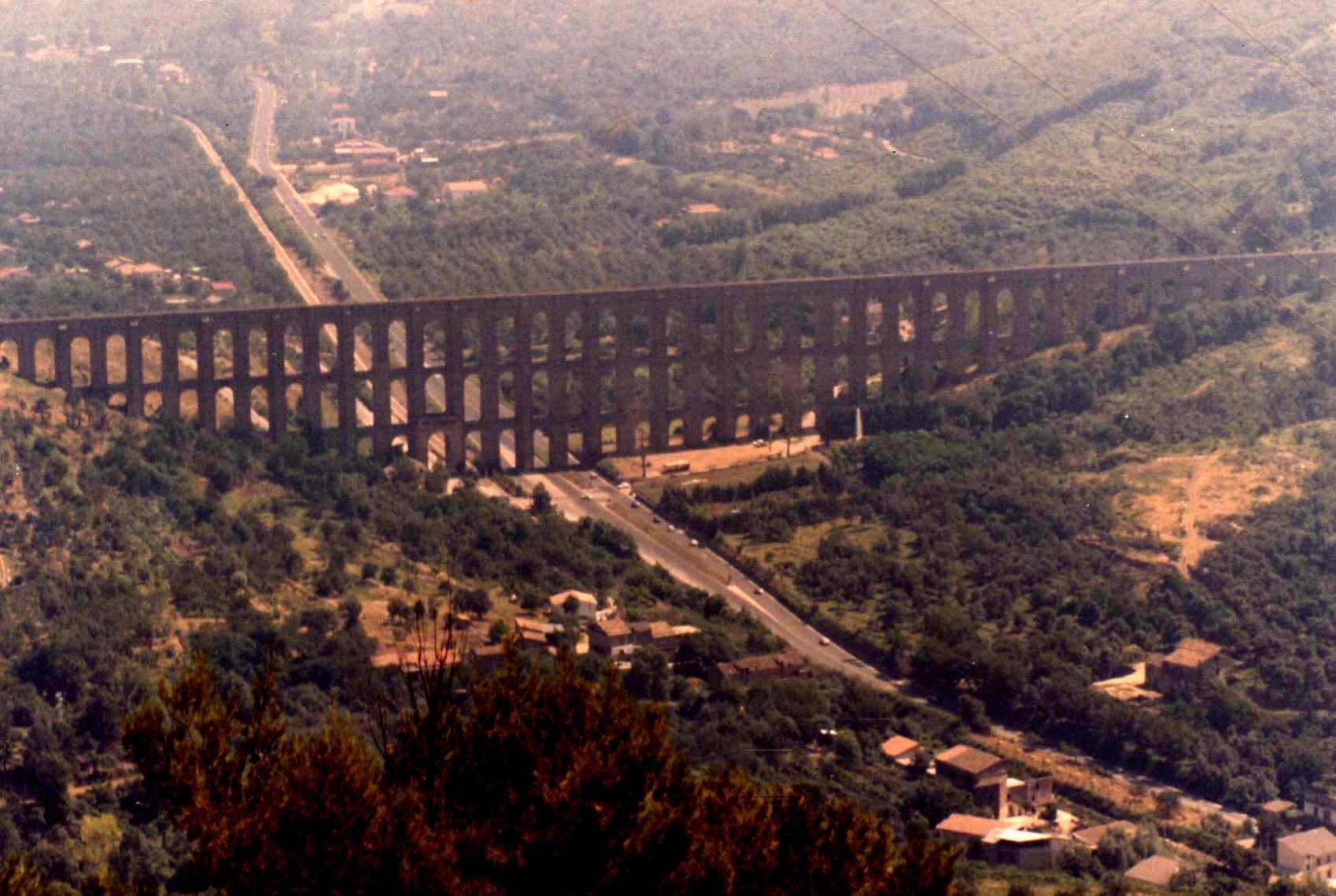 Aquaduct Van Carolino - Valle di Maddaloni | Secret World Trip Planner