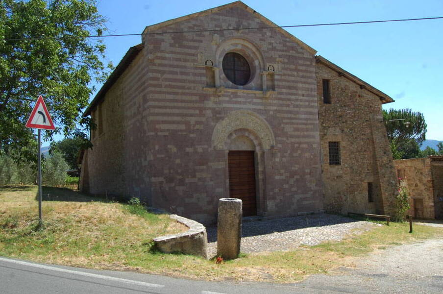 Umbria / Igreja de São Gregório - Castel Ritaldi | Secret World Trip Planner