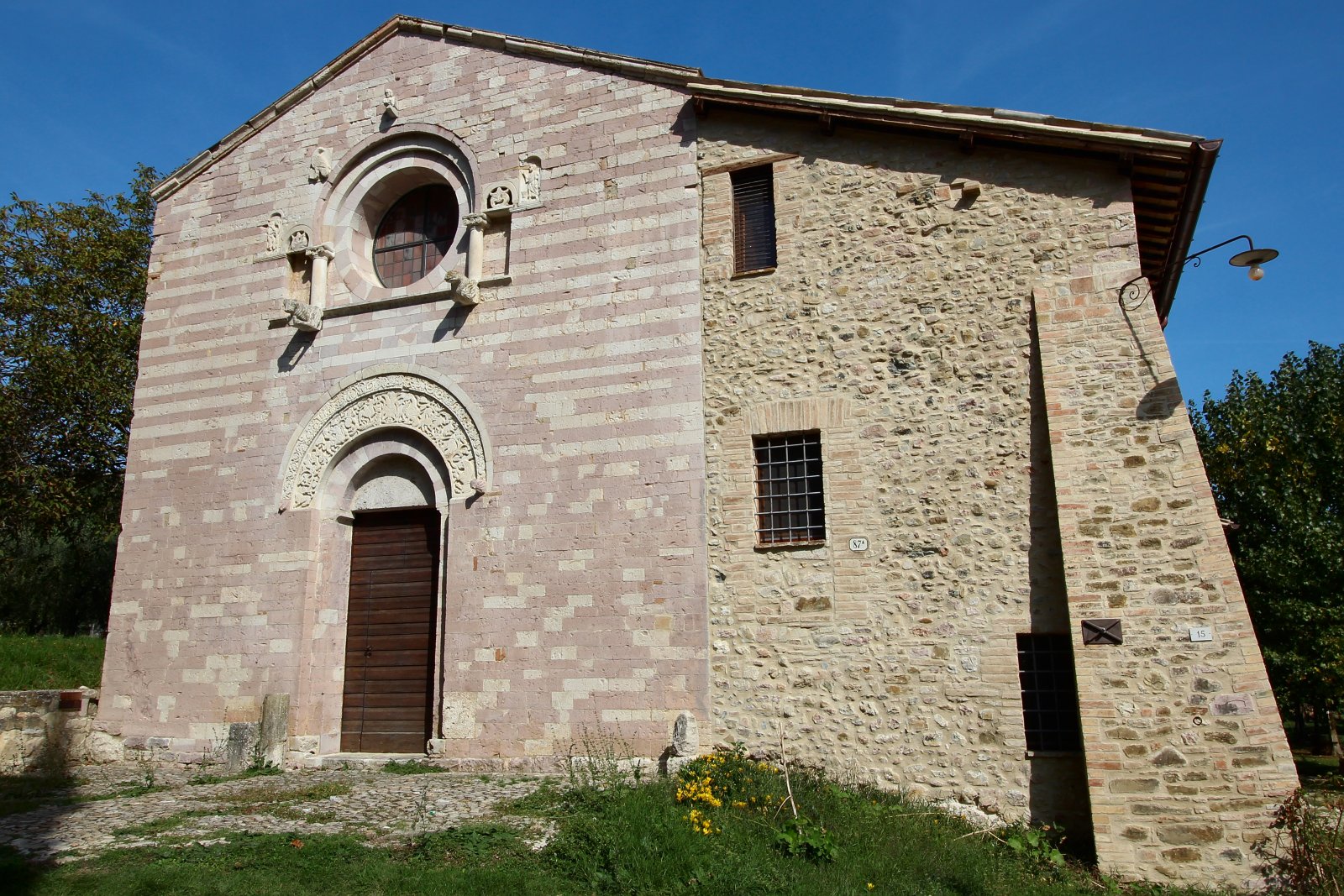 Umbria / Igreja de São Gregório - Castel Ritaldi | Secret World Trip Planner