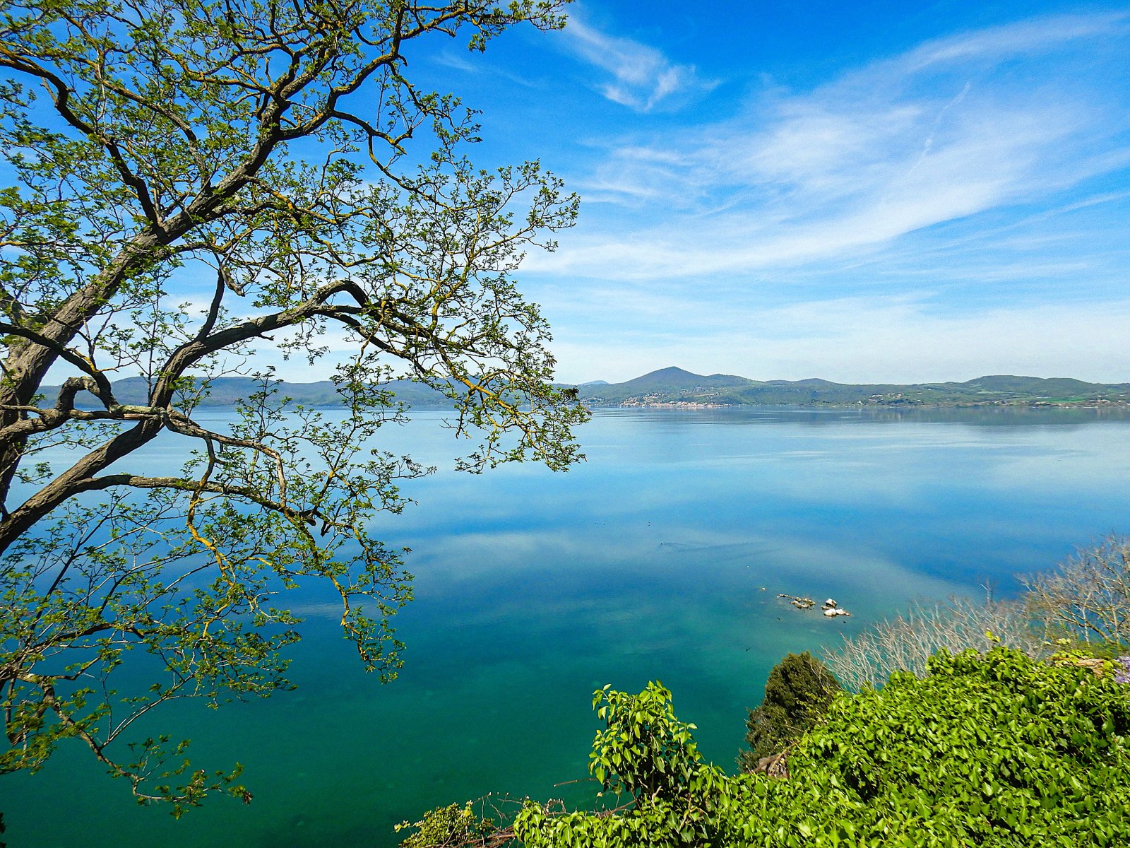 Il lago di Bracciano - Lago di Bracciano | Secret World Trip Planner