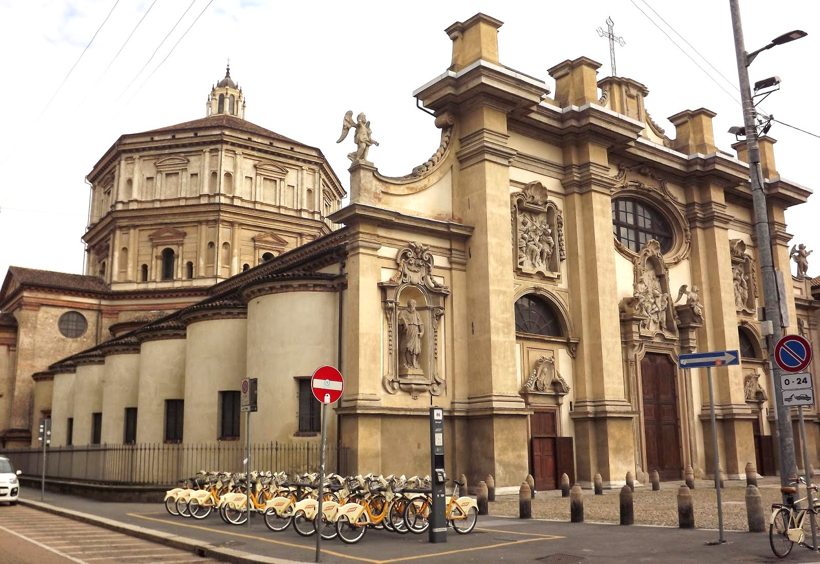 Kerk van Santa Maria della Passione - Milano | Secret World Trip Planner