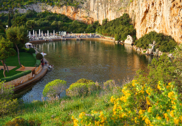 Vouliagmeni湖 - Lake Vouliagmeni | Secret World Trip Planner