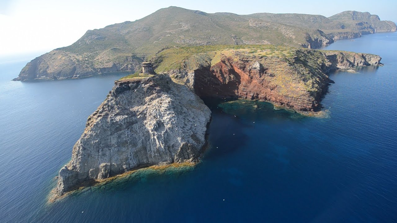 Antigua prisión de la isla de Capraia - Isola di Capraia | Secret World Trip Planner
