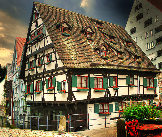 Het scheve huis - Ulm | Secret World Trip Planner