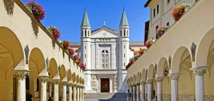 카시아의 성 리타 대성당 - Cascia | Secret World Trip Planner