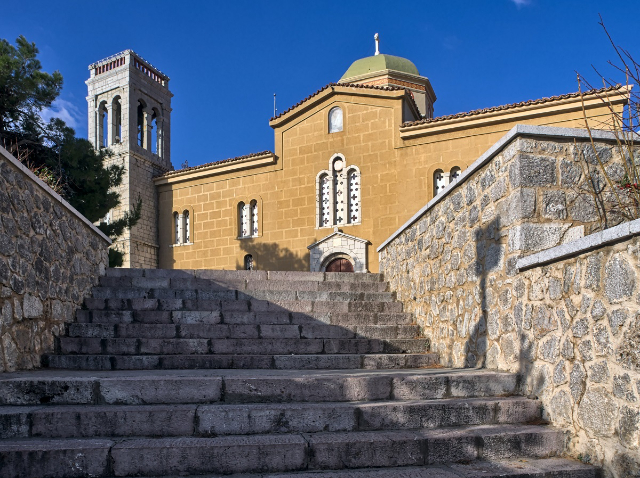 A igreja de Agios Georgios em Arachova - Arachova | Secret World Trip Planner
