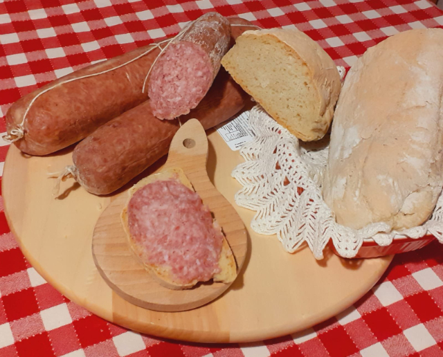 Ciauscolo, de smeerbare salami uit de regio Marche - Sarnano | Secret World Trip Planner