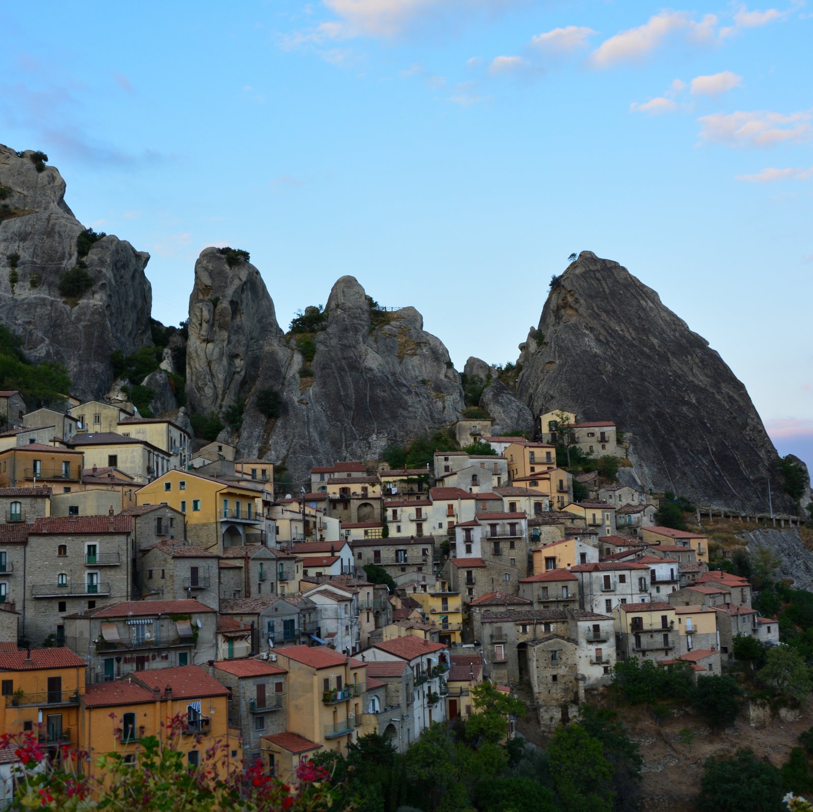 Castelmezzano, tra i tesori più belli della Basilicata - Castelmezzano | Secret World Trip Planner