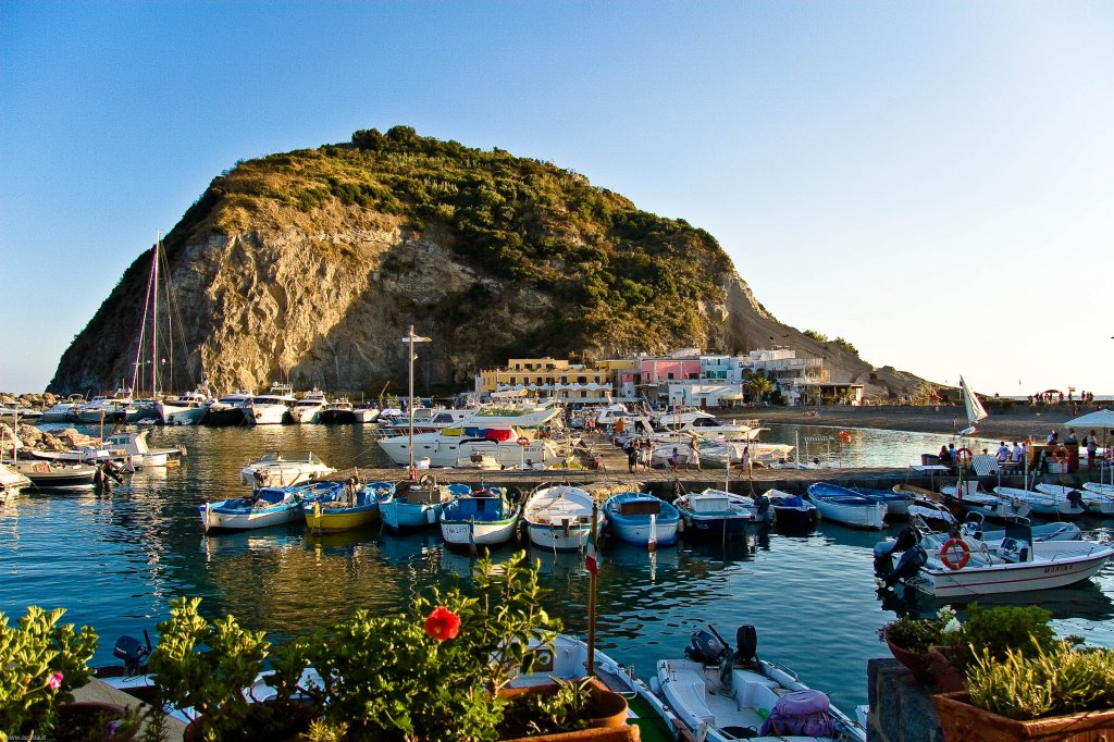 Живописная деревня Сант-Анджело-д'Искья - Isola d'Ischia | Secret World Trip Planner