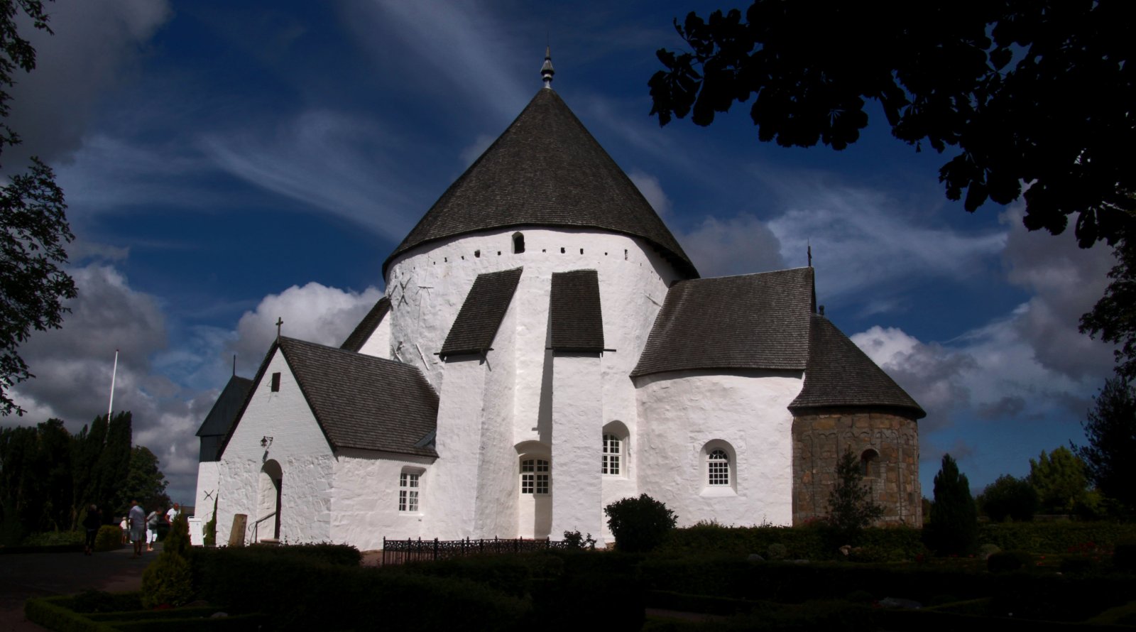 Dinamarca | Iglesia de Østerlars, la más antigua de la isla - Gudhjem | Secret World Trip Planner