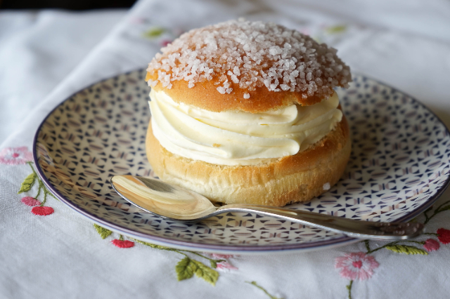 Tropézienne-Torte - Saint-Tropez | Secret World Trip Planner