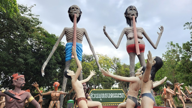 De Wang Saen Suk heletuin - Tambon Saen Suk | Secret World Trip Planner
