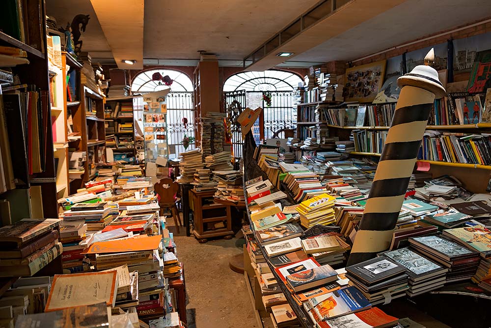 Acqua Alta Bibliotheek - Venezia | Secret World Trip Planner