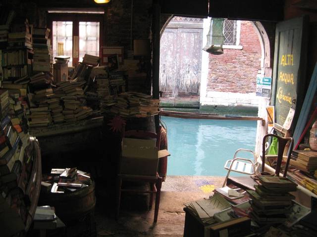 Acqua Alta Bibliotheek - Venezia | Secret World Trip Planner