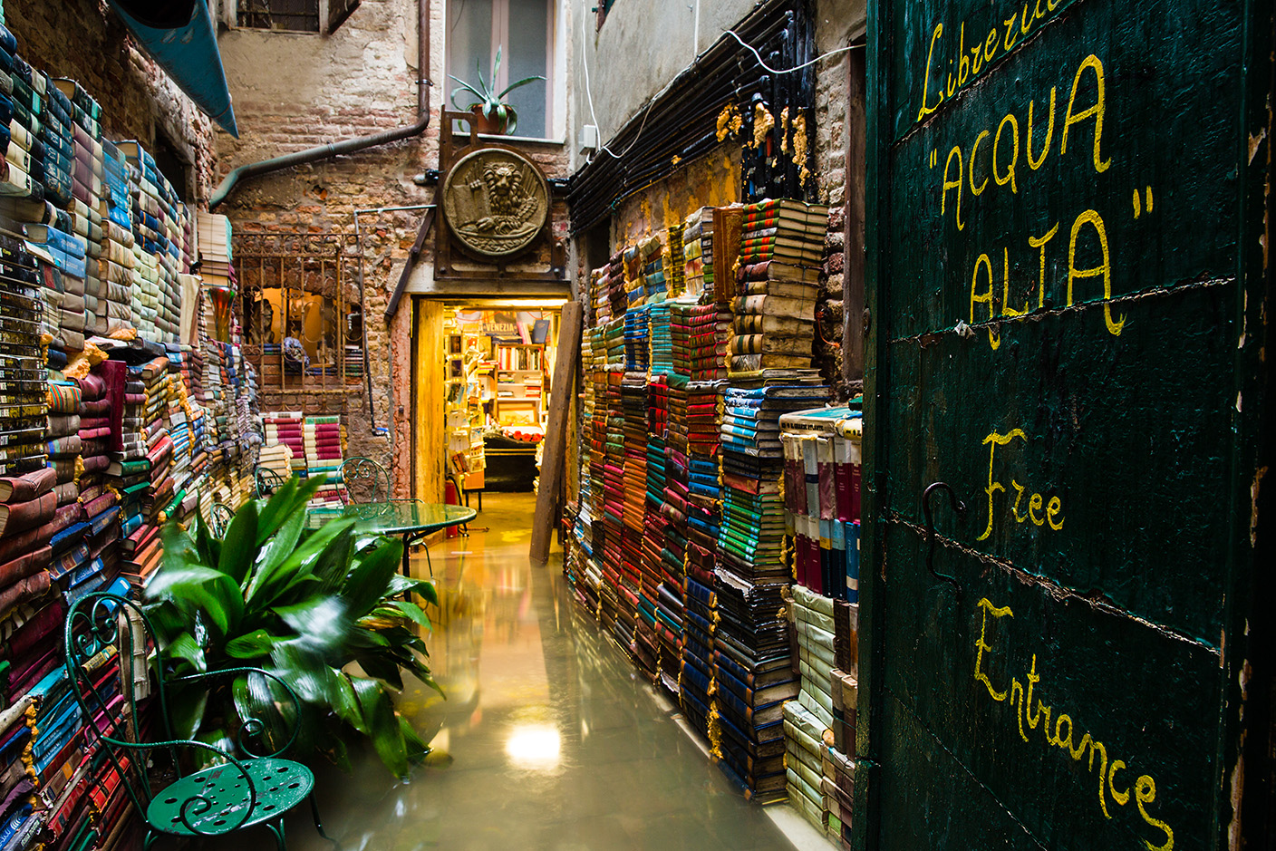 Acqua Alta Bibliotheek - Venezia | Secret World Trip Planner