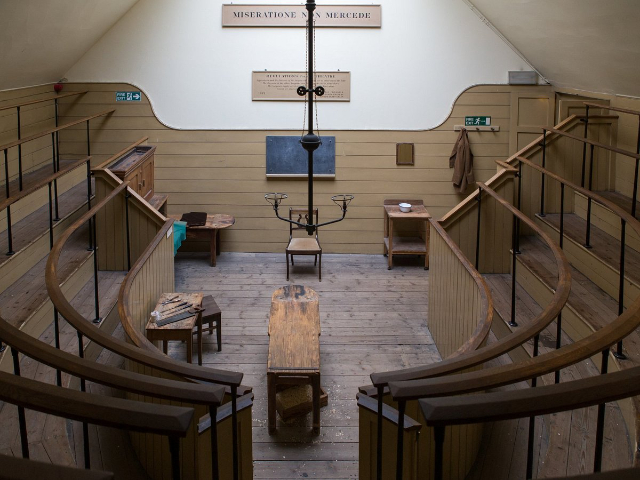 Museum des alten Operationssaals und Kräutergarten - 9a St Thomas St | Secret World Trip Planner