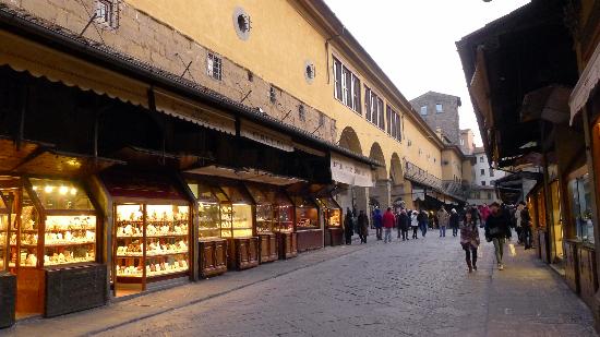 Ponte Vecchio - Ponte Vecchio | Secret World Trip Planner