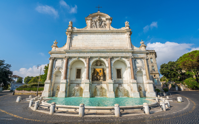 Fuente Acqua Paola - Roma | Secret World Trip Planner