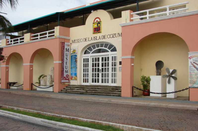 Dom Kultury - San Miguel de Cozumel | Secret World Trip Planner