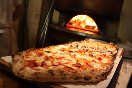 Amalfikust: Pizza al Metro - 84010 Tramonti SA | Secret World Trip Planner