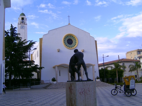 Estátua de Hércules e o leão - Policoro | Secret World Trip Planner