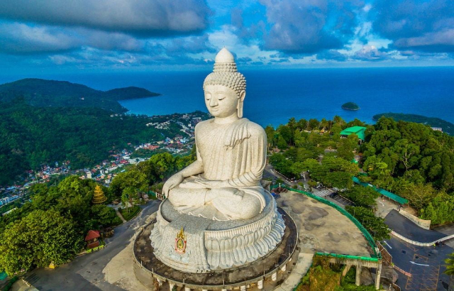 Het Grote Boeddhabeeld - Karon | Secret World Trip Planner