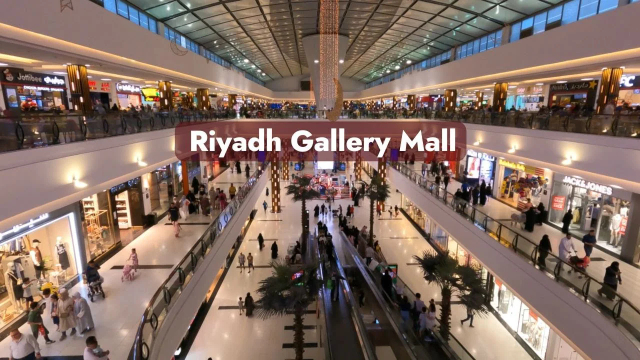Centro Comercial Riyadh y Restaurantes: Entre Compras Frenéticas y Sabores Auténticos — Riyadh