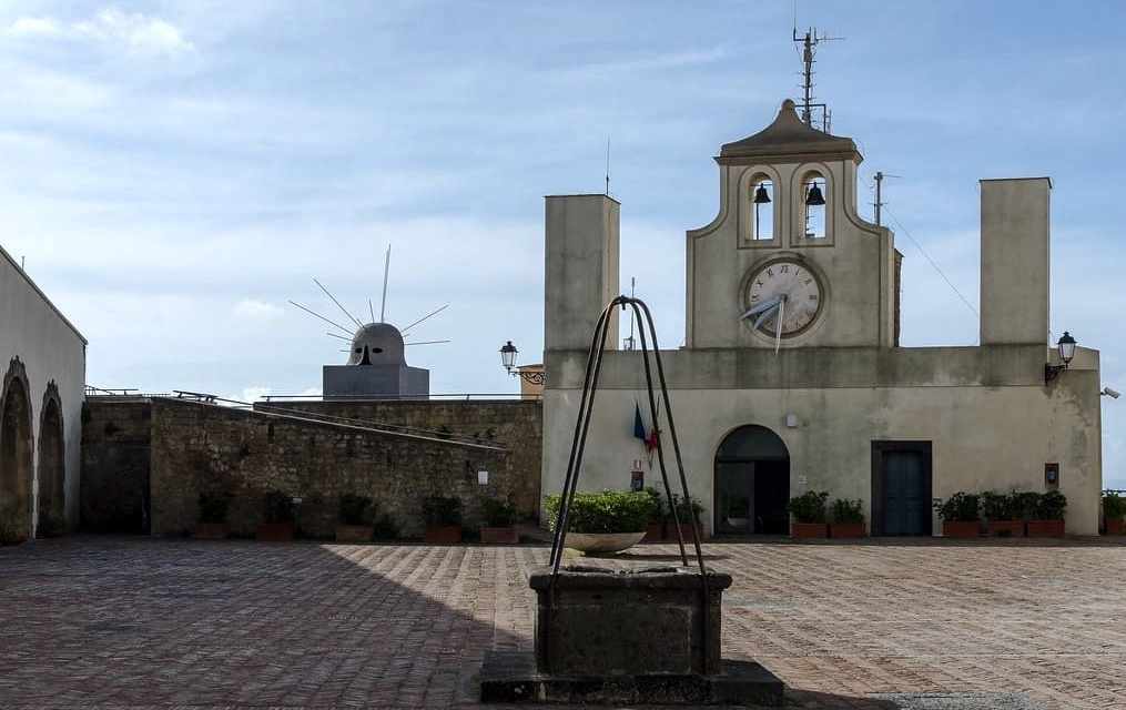 Castel Sant ' Elmo en Museum van de twintigste eeuw - Napoli | Secret World Trip Planner