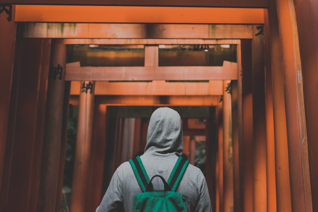 伏見稲荷、いつ行くべきか:月別に正直に話す - Tokyo | Secret World Trip Planner