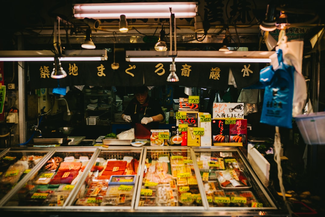 築地市場の寿司:東京で本物の味に出会う場所 | Secret World Trip Planner