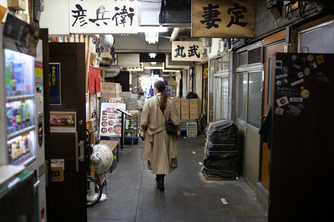 築地市場の寿司:東京で本物の味に出会う場所 | Secret World Trip Planner