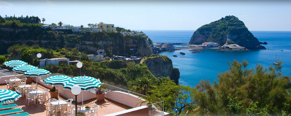Das malerische Dorf Sant'Angelo d'Ischia - Isola d'Ischia | Secret World Trip Planner