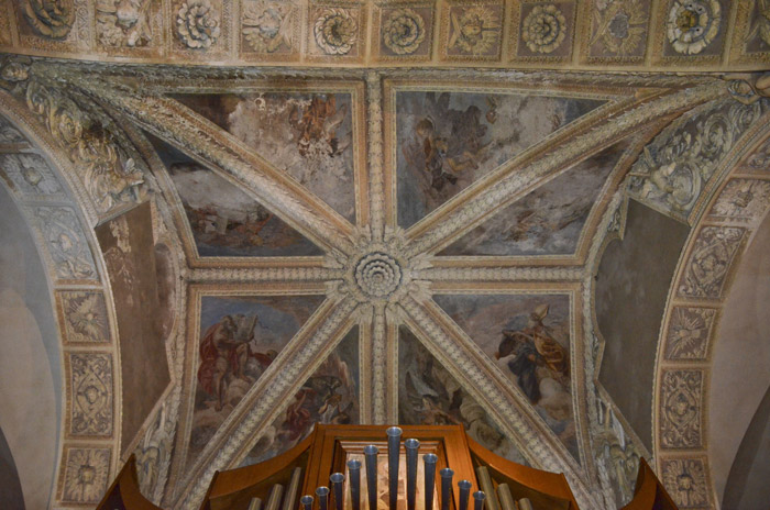 Kerk van St. Peter de Apostel - Minturno | Secret World Trip Planner