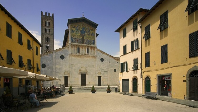 Lucca: Bazylika San Frediano - Lucca | Secret World Trip Planner