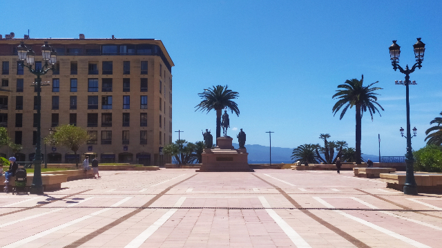 ドゴール広場 - Ajaccio | Secret World Trip Planner
