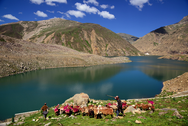 卢卢萨尔湖 - Lulusar Lake | Secret World Trip Planner