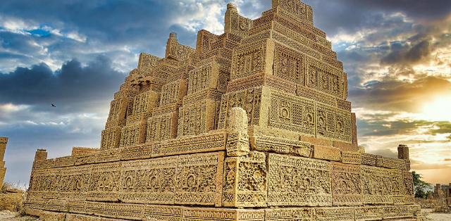 Некрополи Макли, одно из крупнейших в мире мест погребения. - Makli | Secret World Trip Planner
