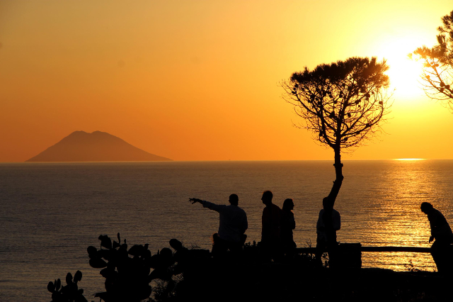 Faro de Capo Vaticano - San Nicolò | Secret World Trip Planner