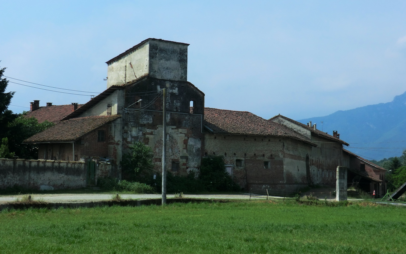 Abbazia di Santa Maria di Staffarda - Staffarda | Secret World Trip Planner